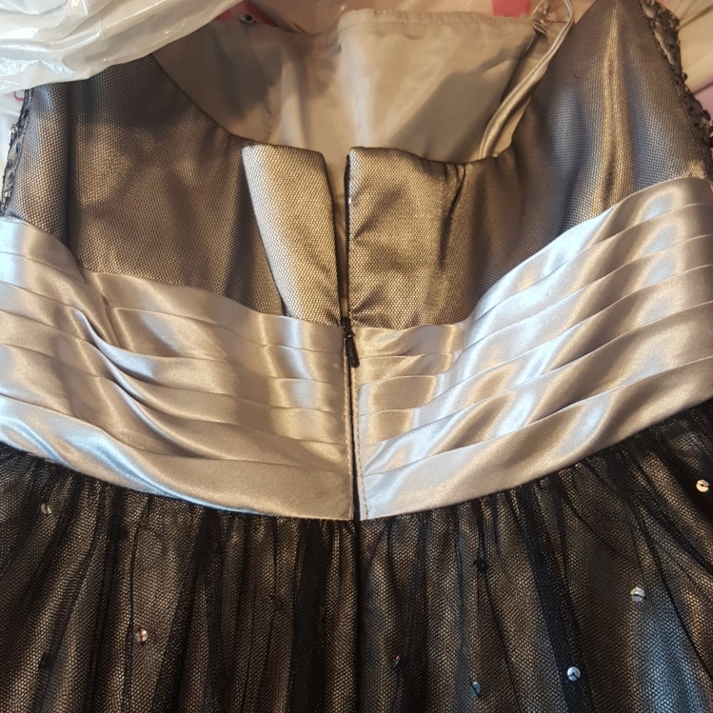 Prom dress - Picture 2 of 6